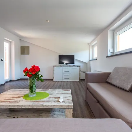 Vlado Apartment Krk Town